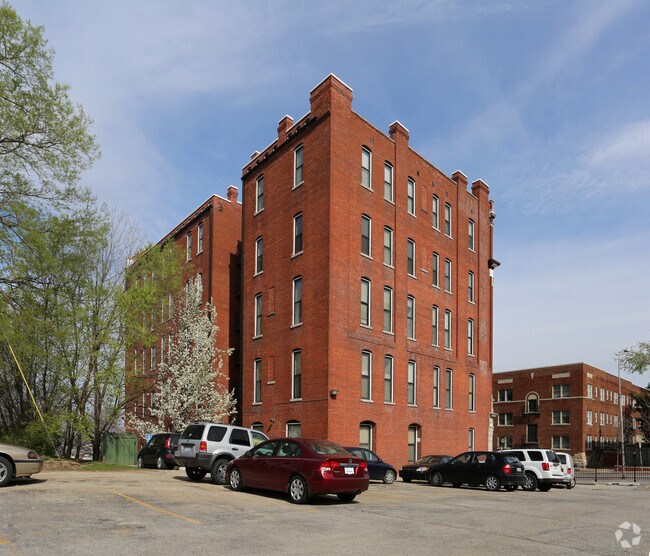 Building Photo - 523 W 12th St
