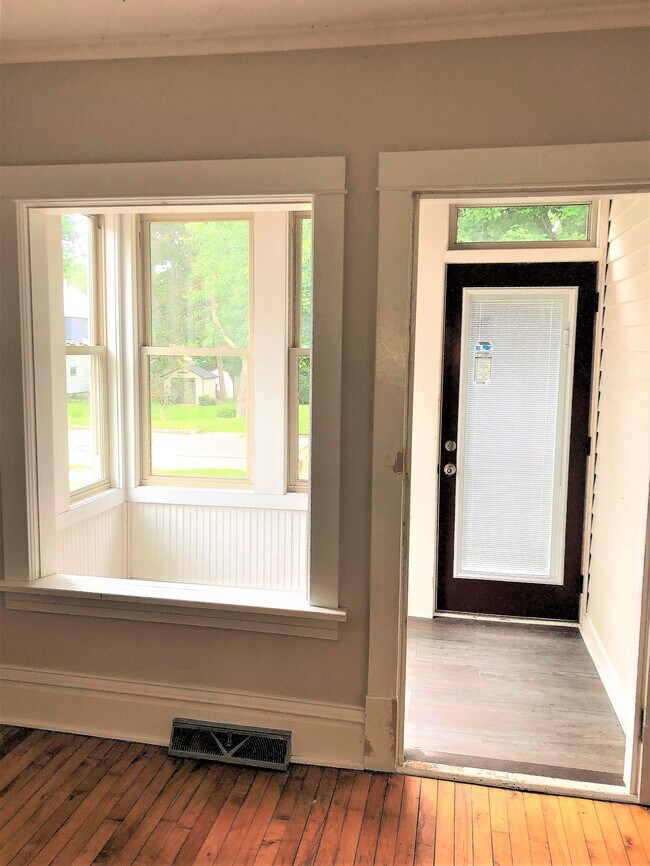 916 5th St, Hudson, WI 54016 House Rental in Hudson, WI