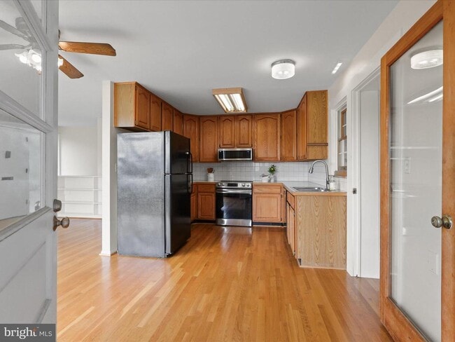 Building Photo - 5600 Bristol Ct