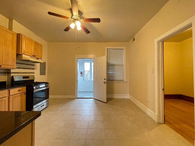 Foto del edificio - 2650 N Sawyer Ave