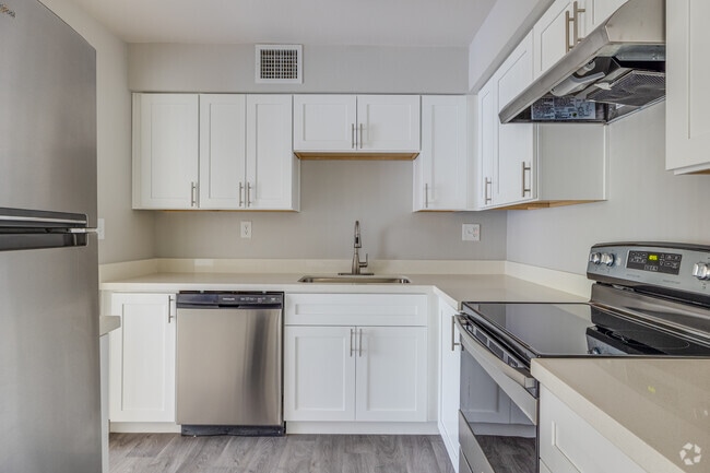 2BR, 1BA - 864SF - Kitchen - Peoria Grand Apartments