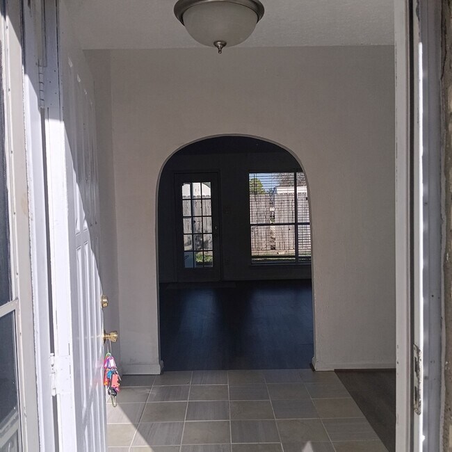 Foto del edificio - 14114 Old Village Ln