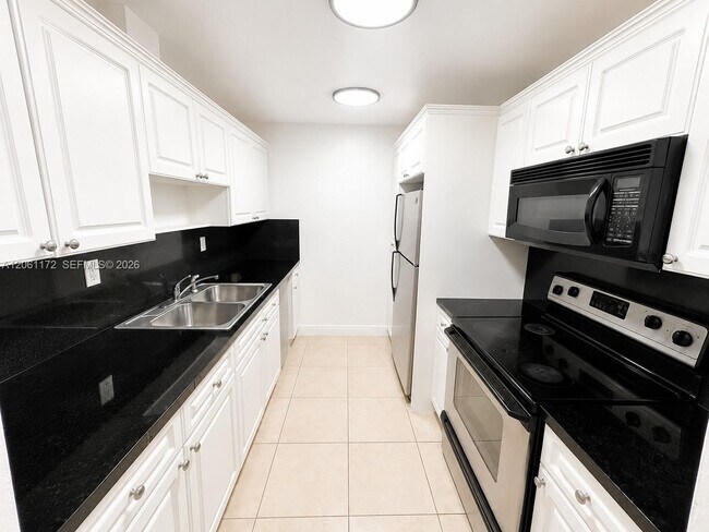 Foto del edificio - 10800 N Kendall Dr