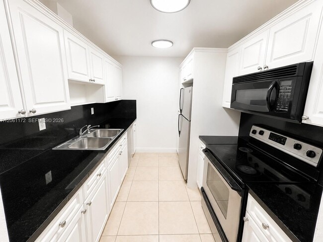 Building Photo - 10800 N Kendall Dr