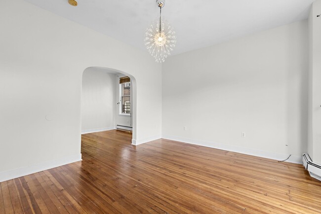 Building Photo - 308 52nd St