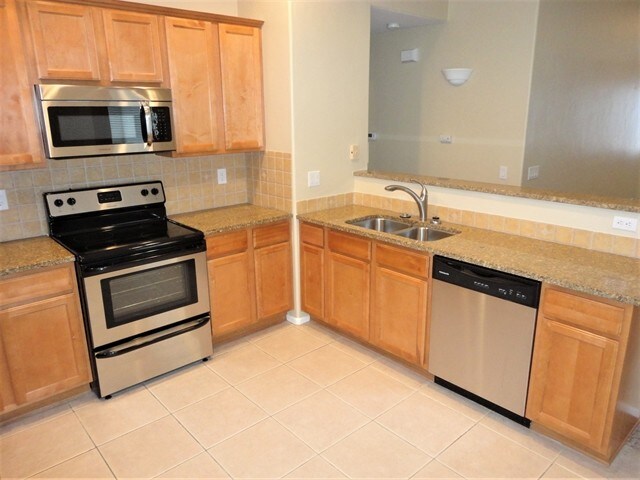 Building Photo - 5870 E Chaucers Drive