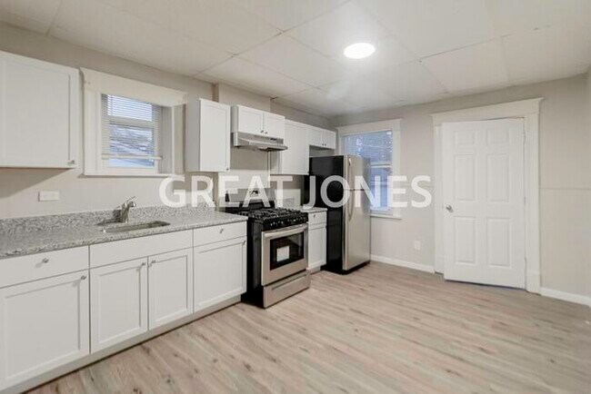 Building Photo - 3343 Delor St