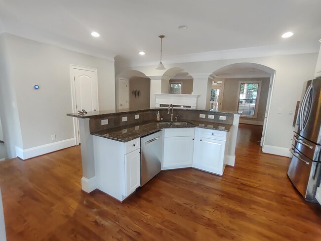 Building Photo - 2772 Durham Dr NE
