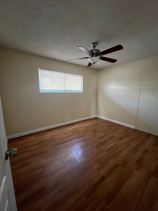 Foto del edificio - 3 Bedroom 1 Bath Unit