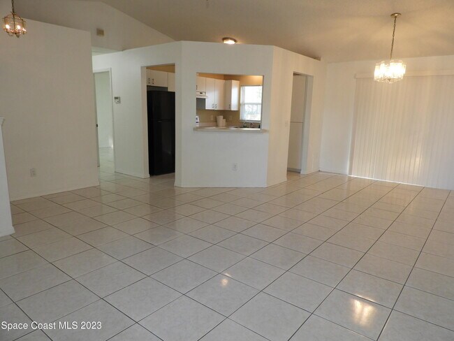Foto del edificio - 1380 Rila St SE