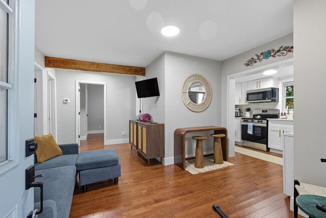 Building Photo - 250 Indale Ave