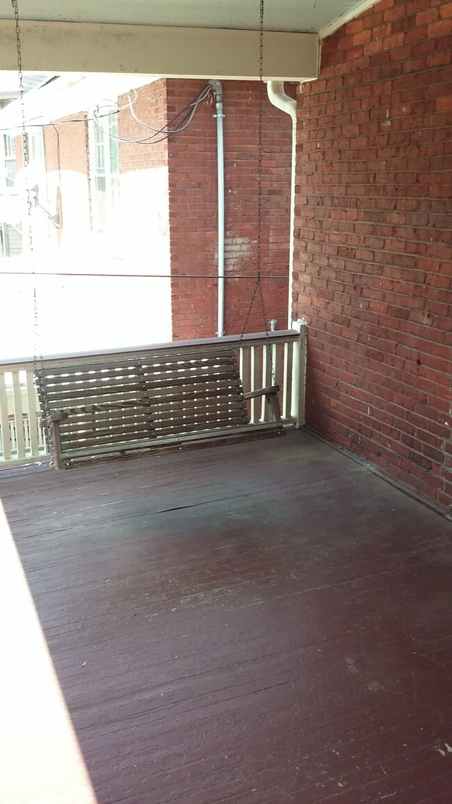 Building Photo - 153 Holbrook Ave