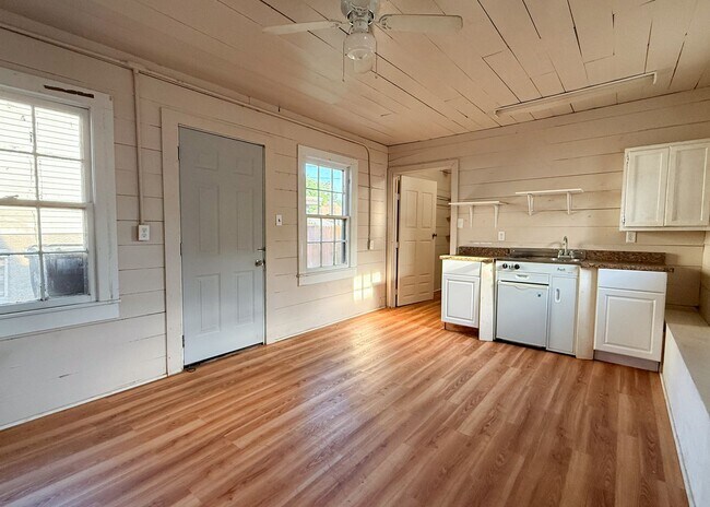 Foto del edificio - Studio in Main Town • All Utilities Included • Batesville