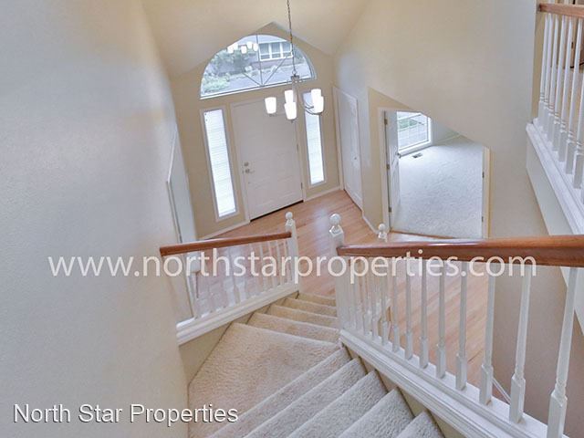 Building Photo - 3 br, 2.5 bath House - 2124 SW Sunset Dr.