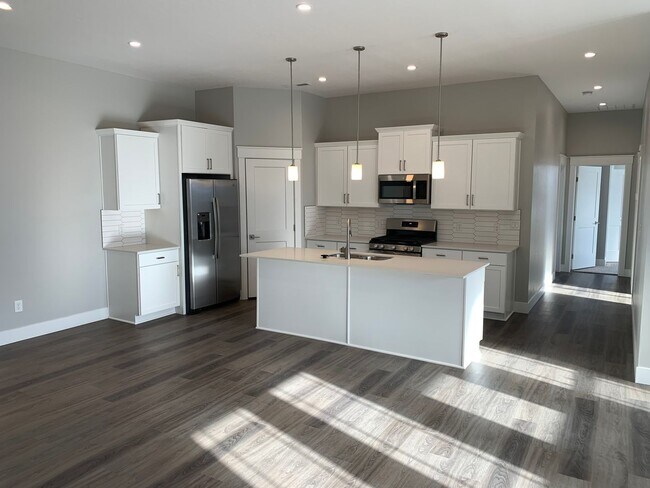 Foto del edificio - Low-Maintenance Luxury on One Level - new home Star, ID