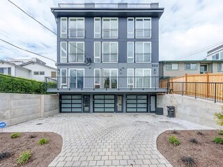 Middle Unit - 909 28th Ave S