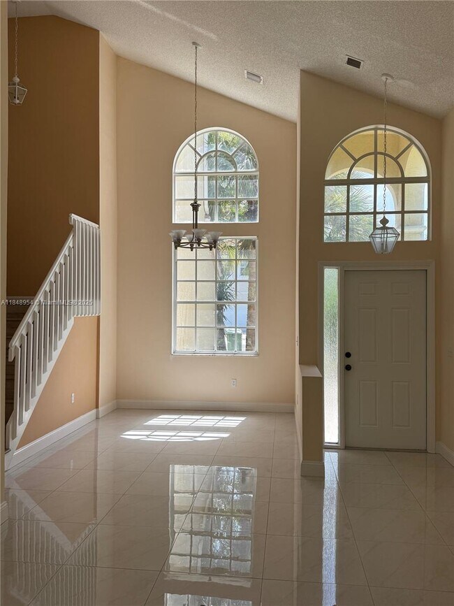 Foto del edificio - 315 NW 153rd Ave