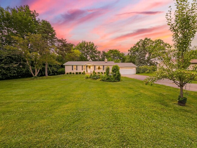 Your Private Retreat Just Minutes from Downtown South Lyon - Your Private Retreat Just Minutes from Downtown South Lyon House