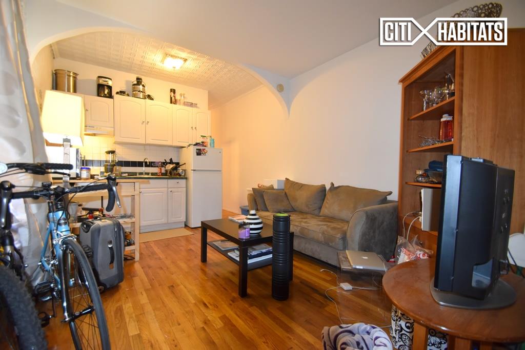 Foto principal - 435 E 75th St