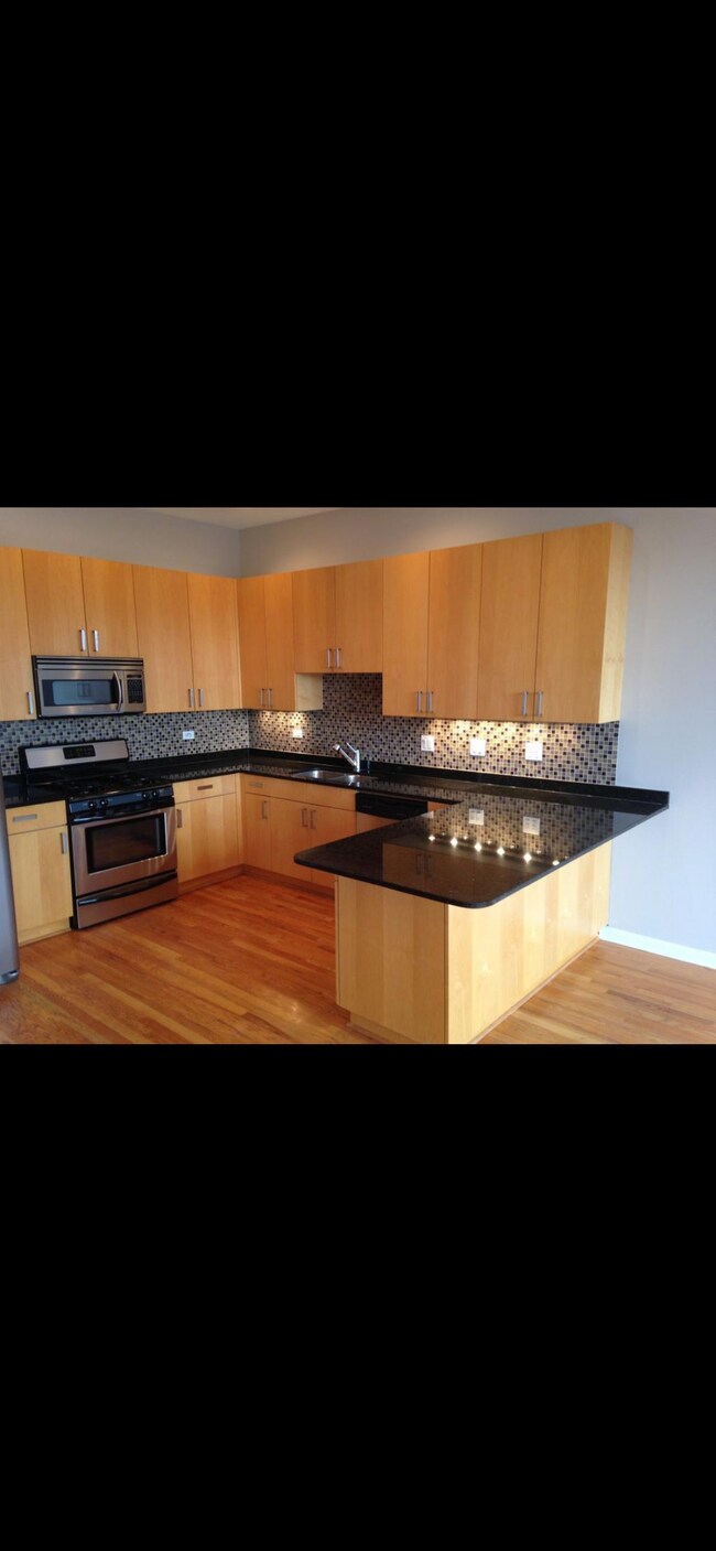 Kitchen - 2216 W North Ave