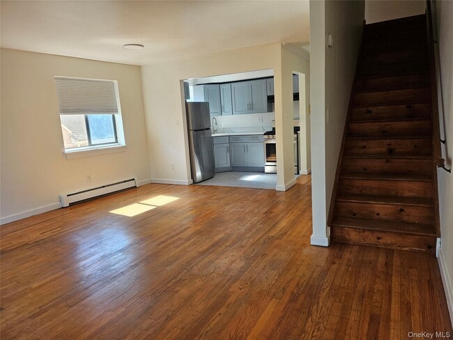Foto del edificio - 39-22 211th St