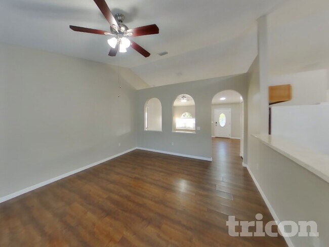 Foto del edificio - 9297 Oak Grove St