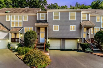 Building Photo - 613 Foxboro Dr