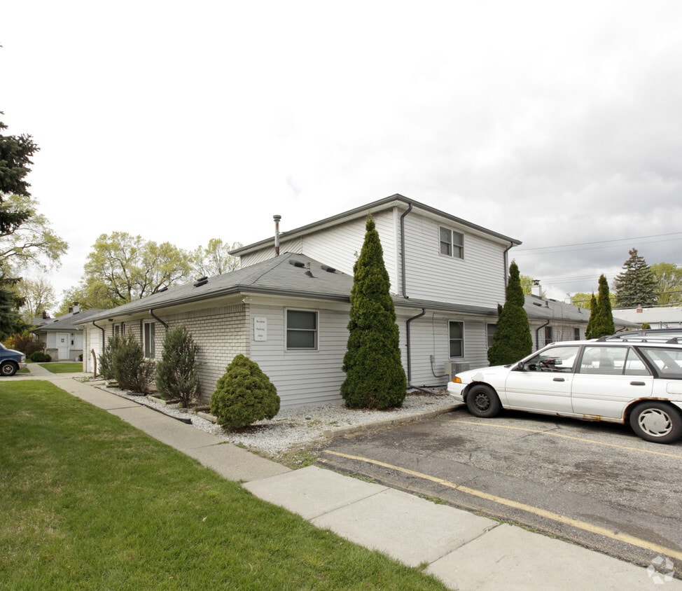 4521 S Crooks Rd, Royal Oak, MI 48073 4521 S Crooks Rd Royal Oak, MI