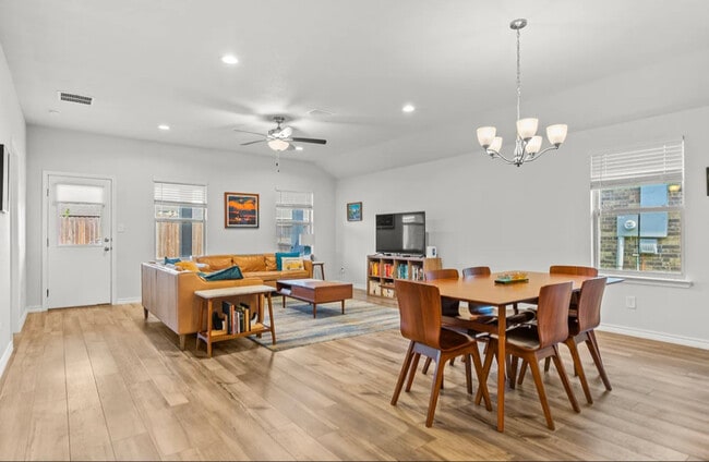 Building Photo - 7302 Star Gazer Dr