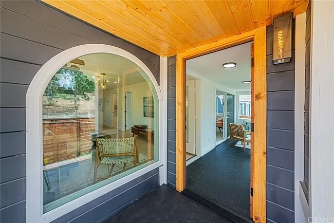 porche - 3439 Plata St