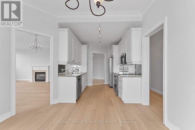 Photo du bâtiment - 3085 Bloor St W