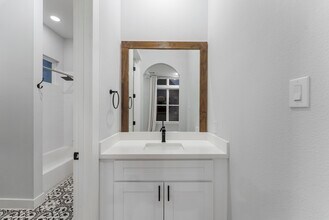 Building Photo - 113 Coronado St