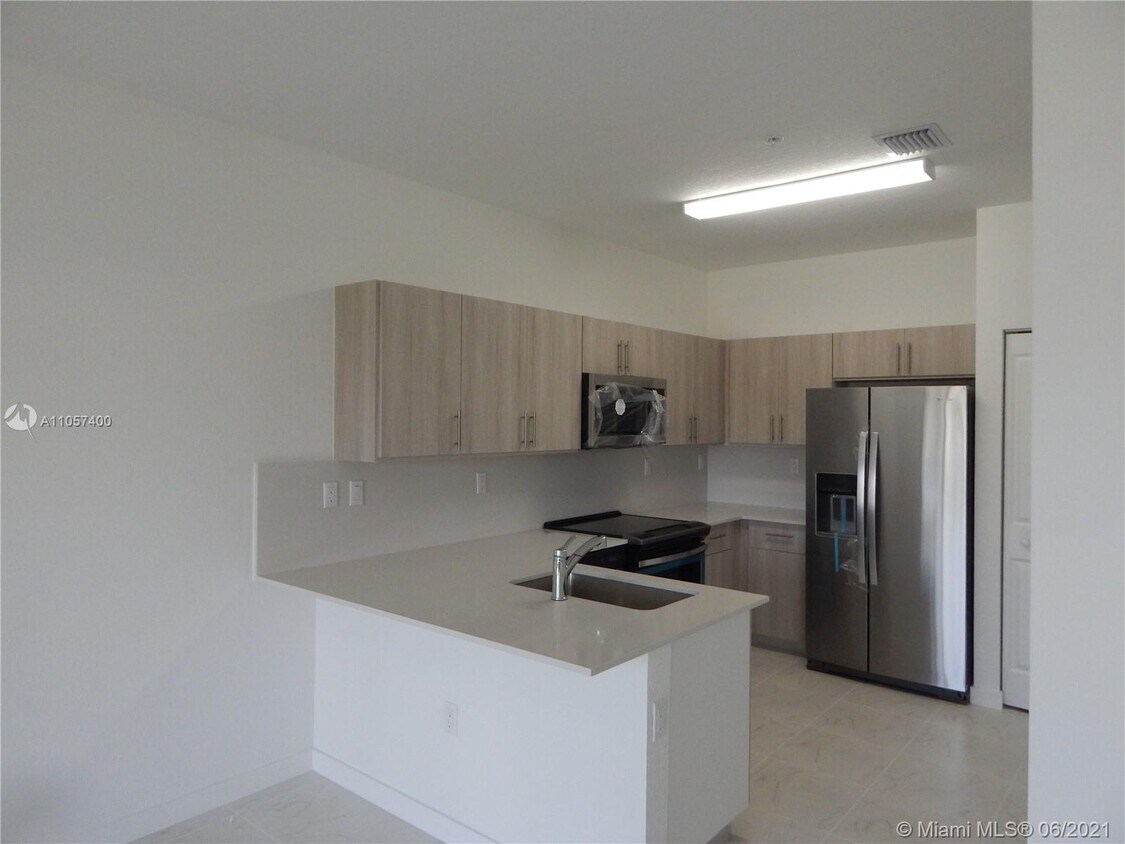 Primary Photo - 15560 SW 136th St