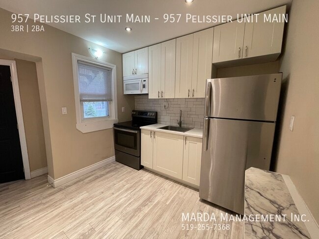 Building Photo - BEAUTIFULLY RENOVATED 3BEDROOM/2BATH MAIN UNIT+ HYDRO