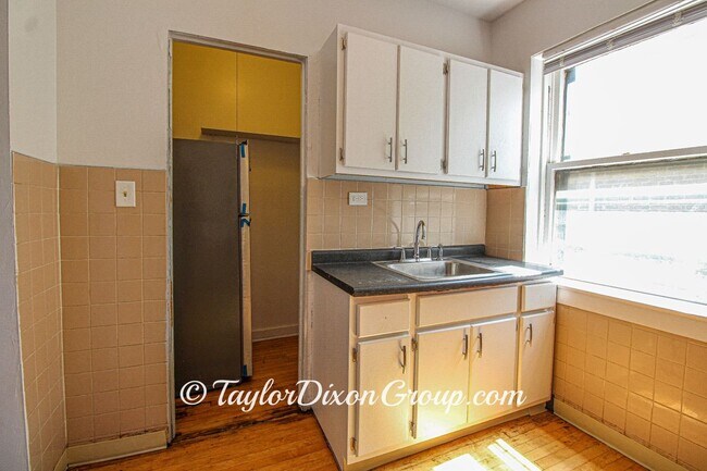 Foto del edificio - 7147 S Constance Ave