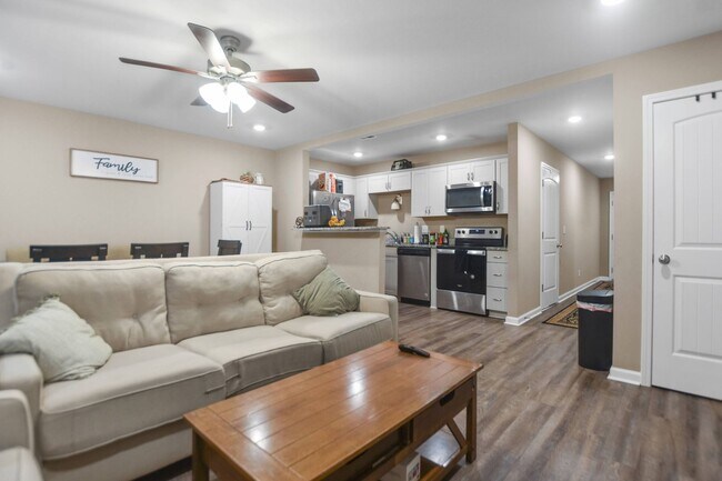 Foto del edificio - Two Bedroom in Sango!
