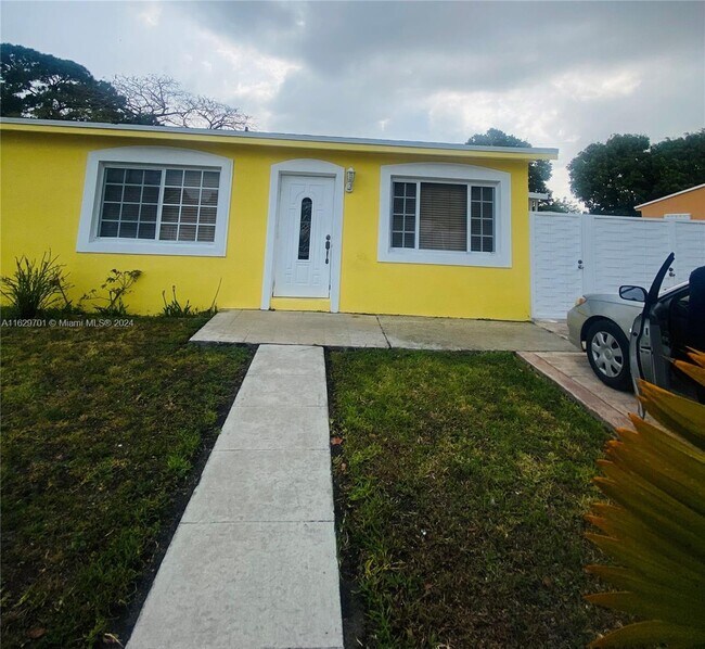 Foto del edificio - 10440 NW 28th Ct