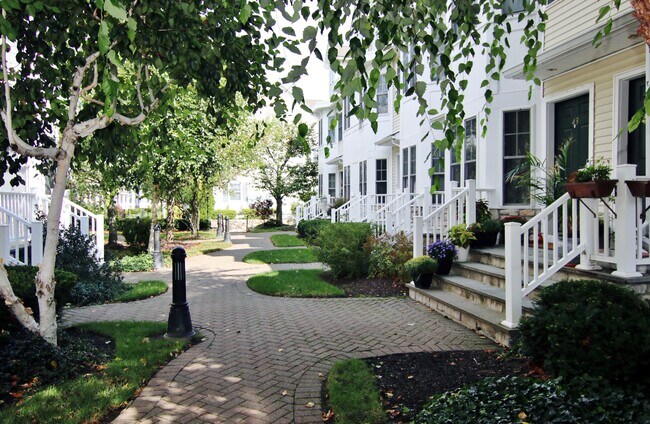 Building Photo - 39 Maple Tree Ave