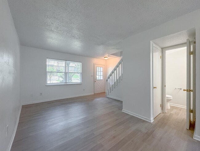Building Photo - 3725 Aksarben Dr