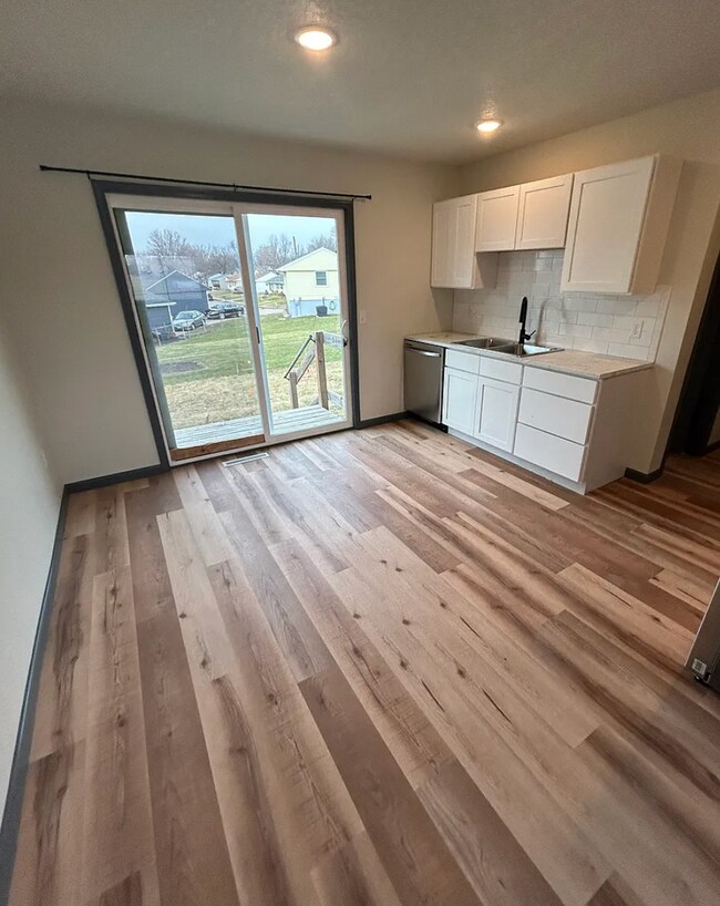 Foto del edificio - 5310 Divison Duplex