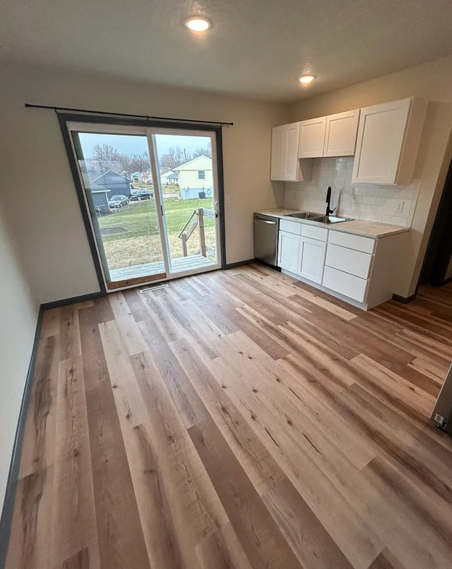 Building Photo - 5310 Divison Duplex