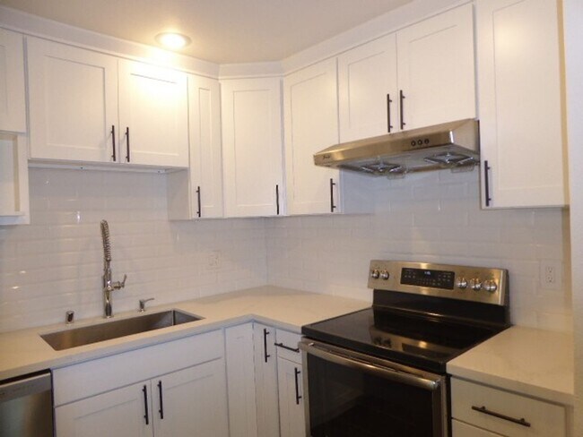 Foto del edificio - Charming 1 Bed 1 Bath Condo in Kenmore