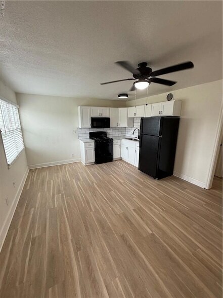 Foto del edificio - 9654 Selby Pl