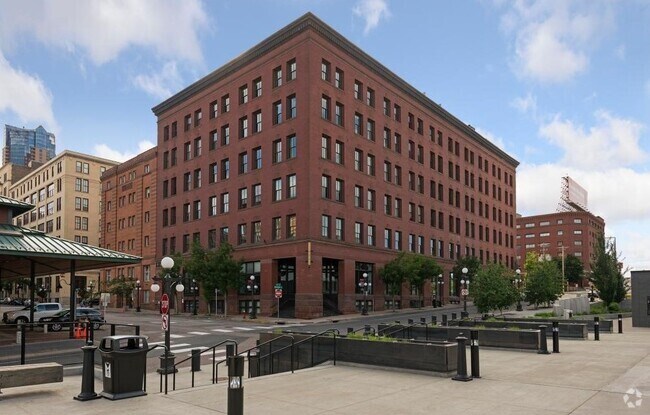 Building Photo - 289 5th St E