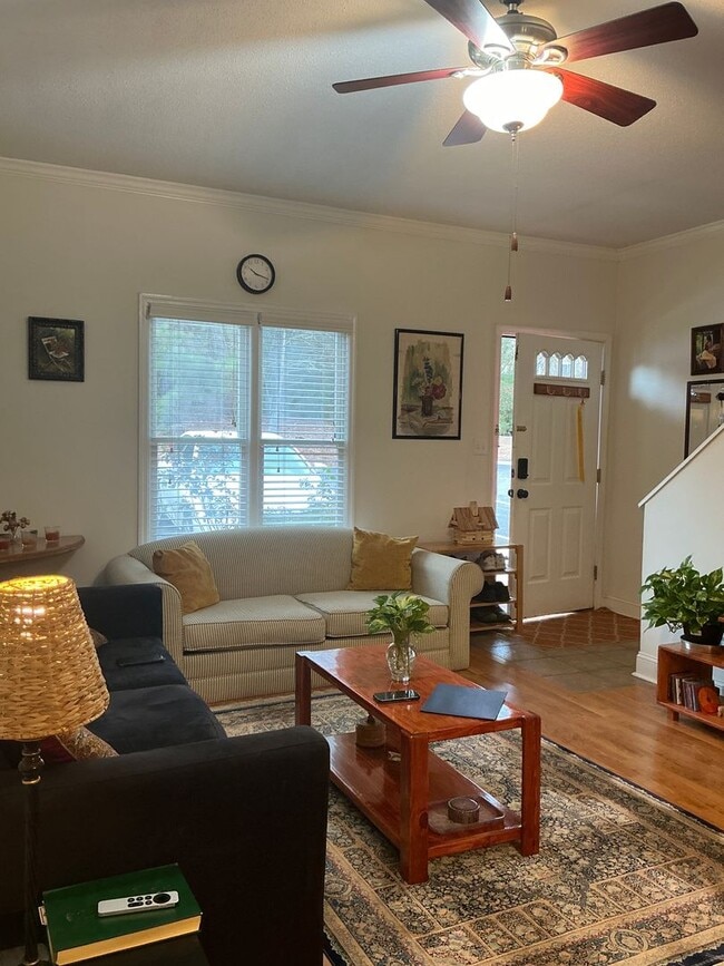 Building Photo - 1 Bedroom/2 .5 Bath Condo located in River...