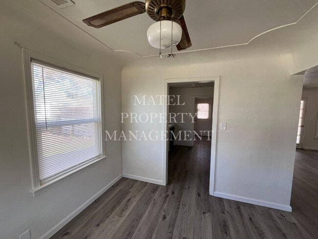 Building Photo - 548 Esgar Ave