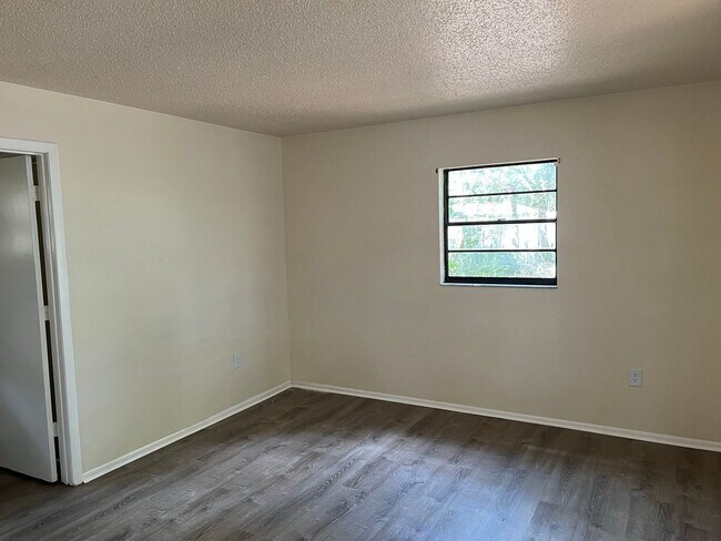 Foto del edificio - Annual 3 Bedroom 2 bath Duplex $1,795 a month