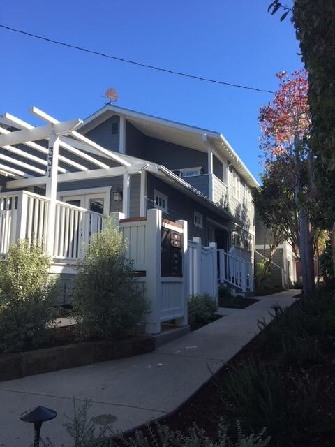 Front of Building - 331 W Cota St