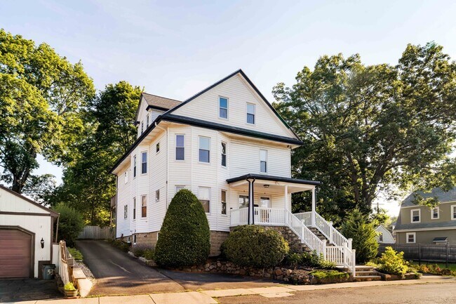 Building Photo - 2-4 Peabody Rd