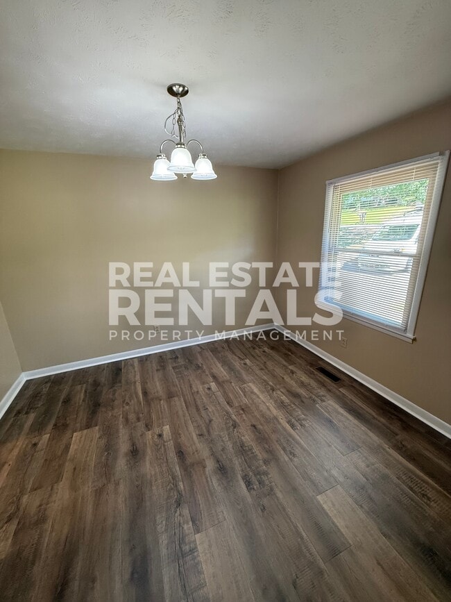 Building Photo - 120 S Hawk Dr